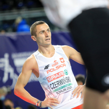 Smutny Adam Czerwiński po nieudanym biegu na 1500 m