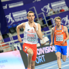 Patryk Dobek w biegu na 800 metrów.