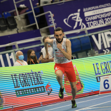 Adam Kszczot w biegu na 800 metrów.