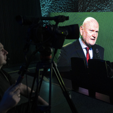 Na zdjęciu: ekran, na którym widać zbliżenie na przemawiającego prezydenta Michał Zaleskiego