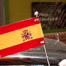 flaga Hiszpanii na samochodzie