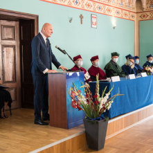 Przemawiający prezydent Torunia Michał Zaleski na tle senatu Kolegium Jagiellońskiego 