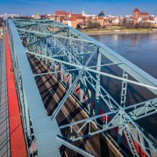 Widok na most Piłsudskiego po zakończeniu rozbudowy