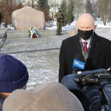 Na zdjęciu: prezydent Michał Zaleski rozmawia z dziennikarzami