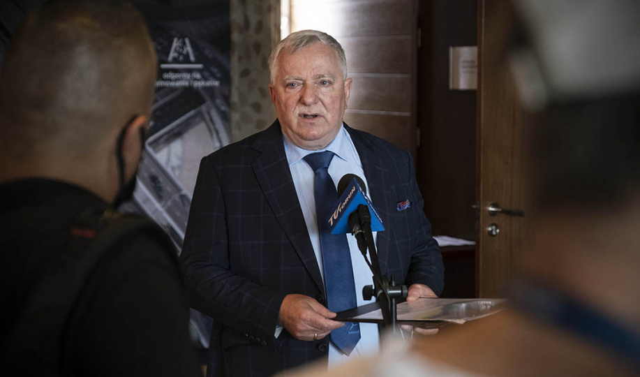 Na zdjęciu: zastępca prezydenta Zbigniew Fiderewicz udziela wywiadu