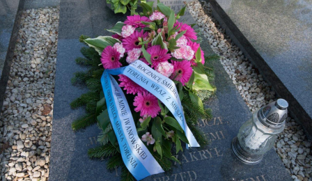 wiązanka na grobie prof. Iwanowskiej na cmentarzu św. Jerzego